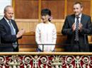 Aung San Suu Kyi wurde mit Applaus im Nationalratssaal empfangen.