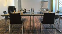 Wenn es um die Ausstattung von Konferenzräumen geht, müssen sowohl die Tische als auch die Bestuhlung stimmen.