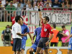 Jorge Larrionda zeigte bereits drei Rote Karten an dieser WM.