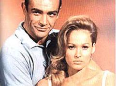 Ursula Andress mit Sean Connery in «James Bond jagd Dr. No»