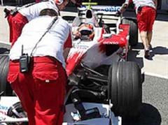 Ein Formel-1-Motor muss nun drei statt wie bisher zwei Grand-Prix-Wochenenden halten.