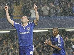 Chelseas Frank Lampard jubelt im strömenden Regen.