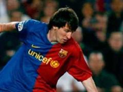 Lionel Messi sah Gelb wegen einer angeblichen Schwalbe.