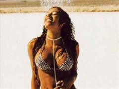 Mit ihrem ersten Soloalbum «Hot» schaffte es Mel B im Jahr 2000 auf Platz 28 der britischen Charts.