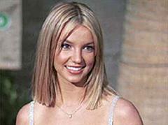 Britney Spears verschenke am liebsten ihre Parfums.