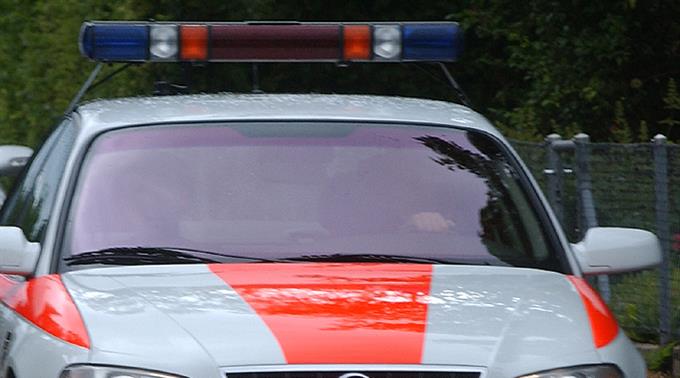 Kurz vor 00.45 Uhr wurde die Stadtpolizei Zürich an die VBZ-Bushaltestelle Lerchenhalde gerufen, wo sie einen Deutschen mit erheblichen Stichverletzungen am Oberkörper antraf. (Symbolbild)