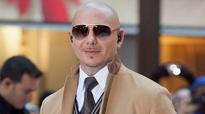 Pitbull (31) nutzte seinen Aufenthalt in New York City, um sich in einem Restaurant bei einem kostenlosen Spontankonzert volksnah zu zeigen.