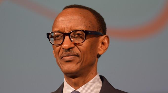Der 58-jährige Kagame steht faktisch seit dem Ende des Genozids im Jahr 1994 an der Spitze des Landes.