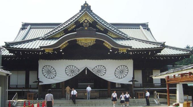 Der Yasukuni-Schrein ist ein Andachtsstelle für im Krieg Gefallene.