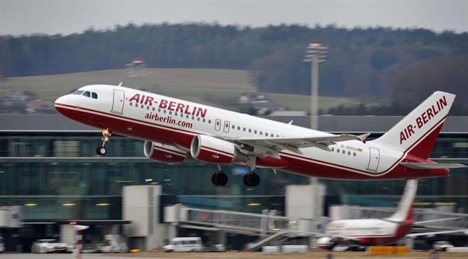 Vergangene Woche war ein verdächtiges Paket im Flugzeug der Air Berlin gefunden worden.(Symbolbild)